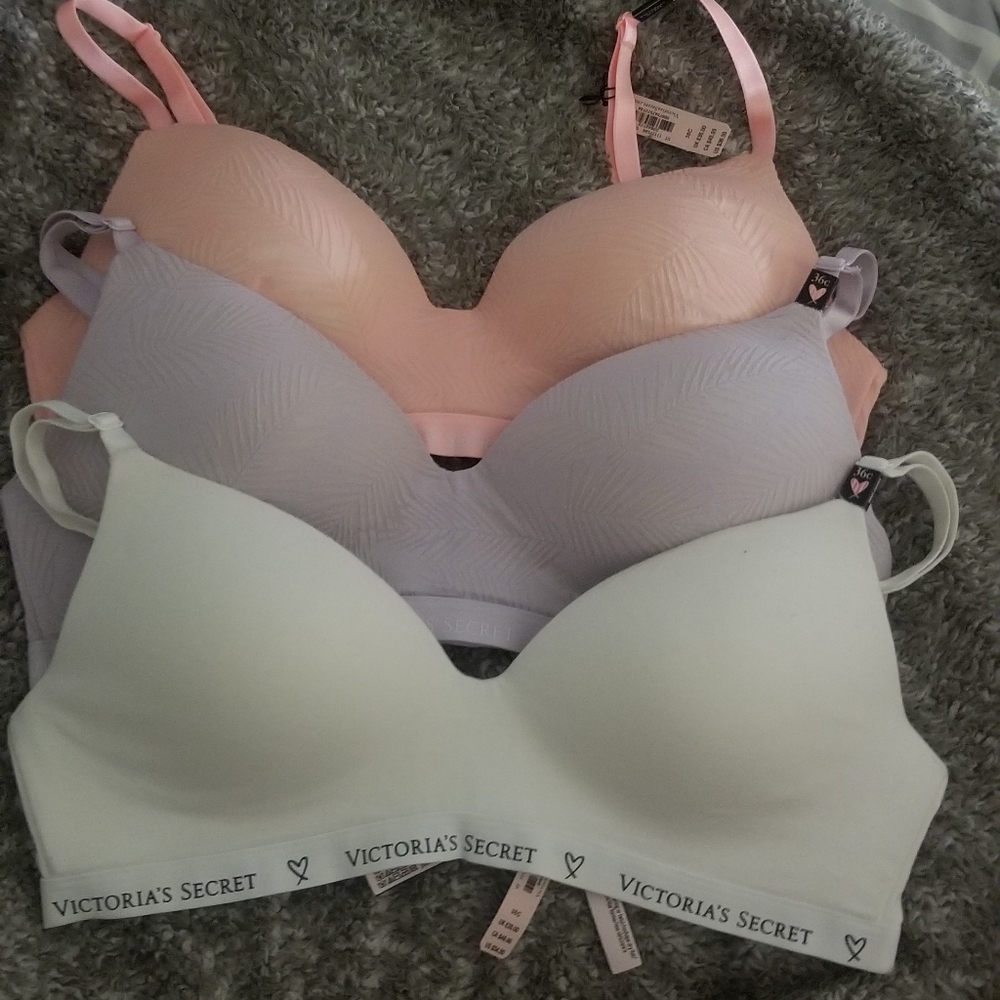 3 Victoria Secret Wireless Bra